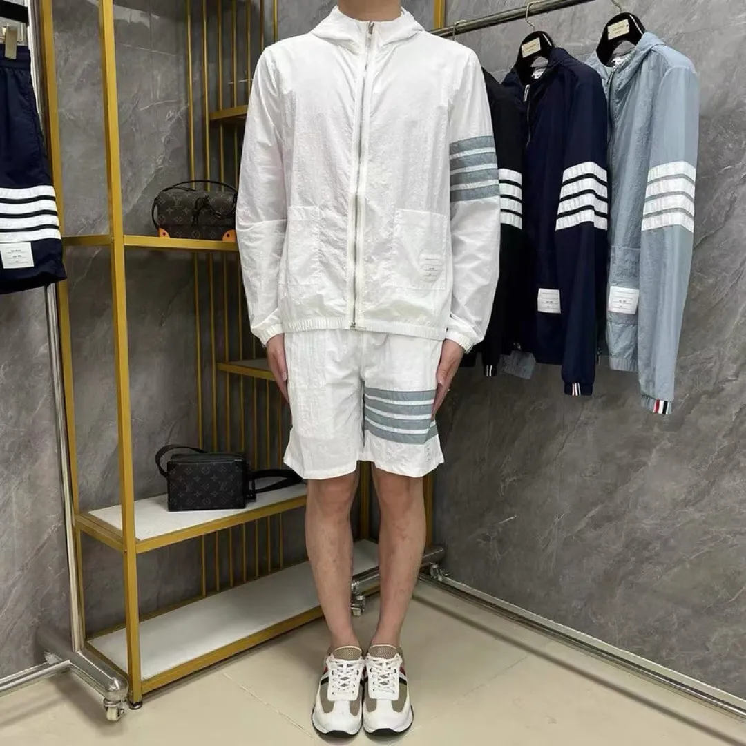 ：F 36（TB ） In Stock THOM BROWNE .TB Classic White Same Style ：White/Gray/Navy Blue/Black Size：1/2/3/4